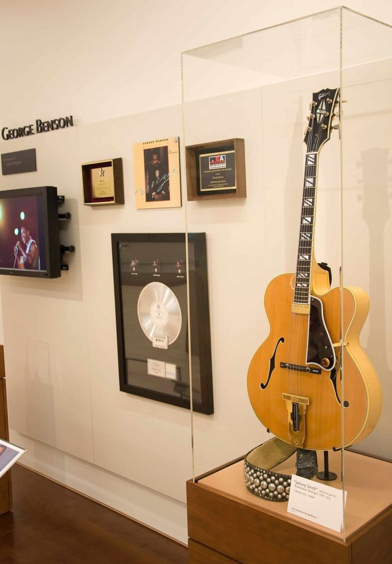 Installation view "George Benson" exhibition, "Johnny Smith" electric guitar by Gibson, 1973, Loan courtesy of George Benson. Photograph by Holly
Metz. Courtesy of the Musical Instrument Museum, Phoenix, AZ