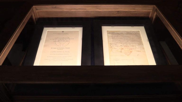 The newly mounted microclimate frames placed in the EX-LIBRIS® exhibit cases. Archivo General Municipal de Puebla, Ayuntamiento de Puebla® 2018.