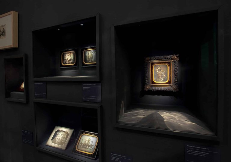 Somee examples of European plates; Four half-plate daguerreotype group portraits (c. 1850) by Jean Gabriel Eynard Lullin and a 2/3 plate hand-colored portrait of a young girl in a plaid dress (c. 1855) / copyright FOMU, Guy Voet