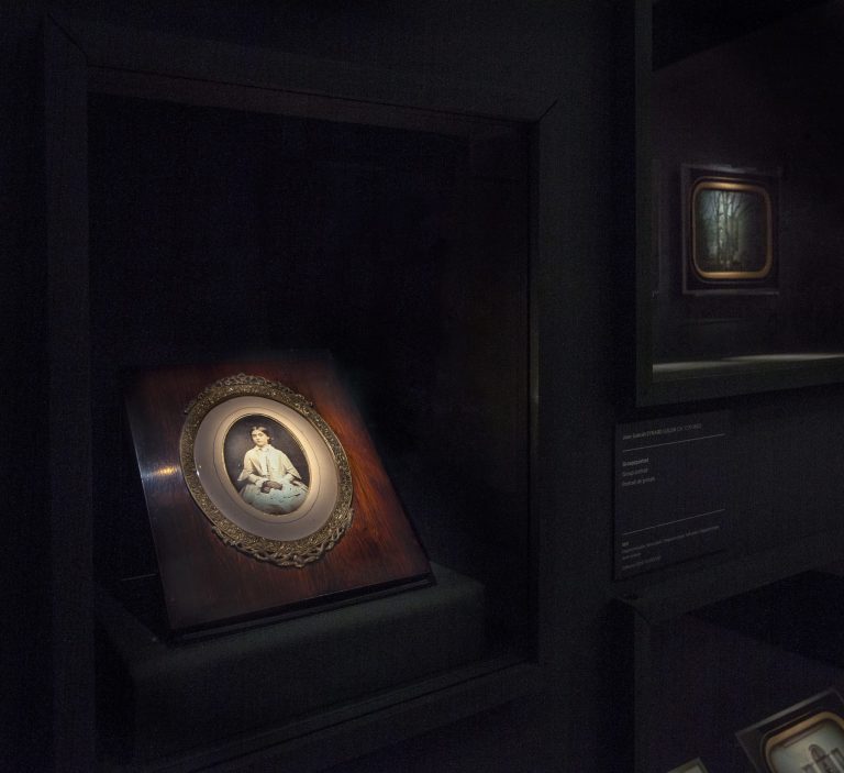 Quarter plate daguerreotype portrait of a woman (c. 1850) in original wooden frame by M. Meurisse / copyright FOMU, Guy Voet
