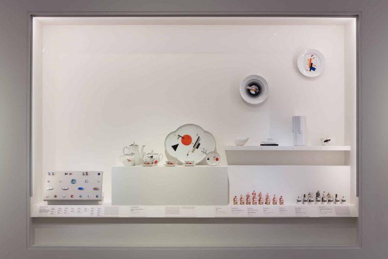 Installation view of "Revoliutsiia! Demonstratsiia! Soviet Art Put to the Test". Courtesy of the Art Institute of Chicago.