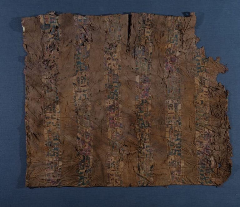 Pre-Columbian textile "Túnica Tiwanaku"